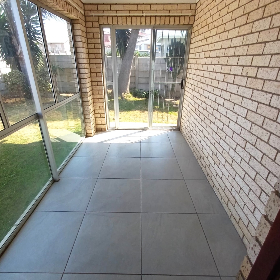 2 Bedroom Property for Sale in Wavecrest Eastern Cape